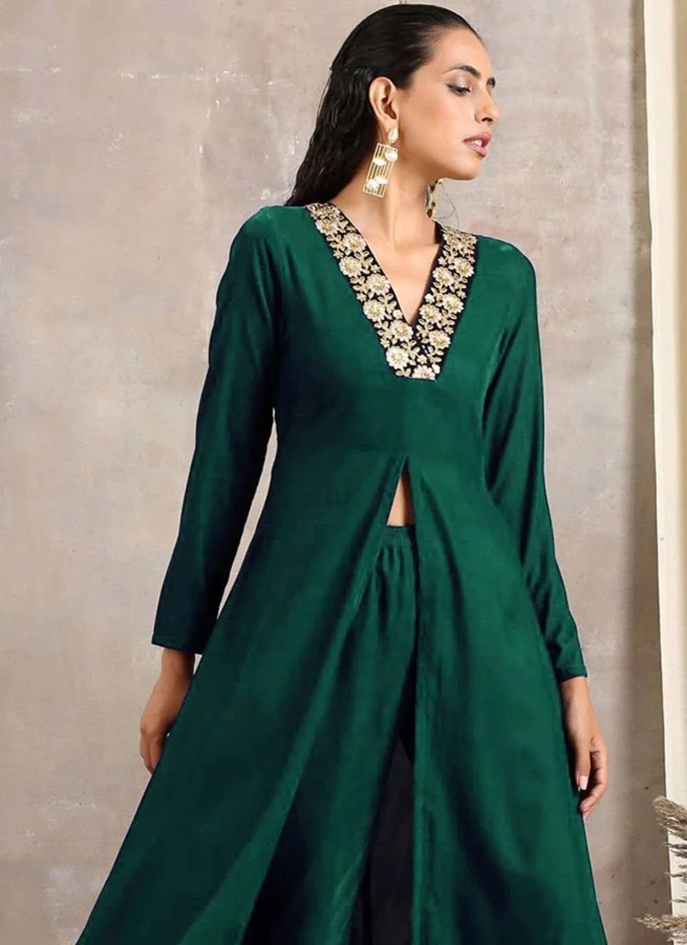 Green Pure Velvet Suit Set with Thread Embroidery
